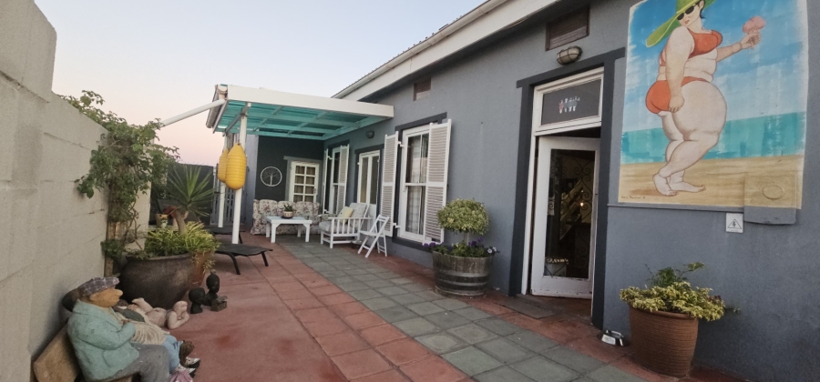 6 Bedroom Property for Sale in Middedorp Western Cape